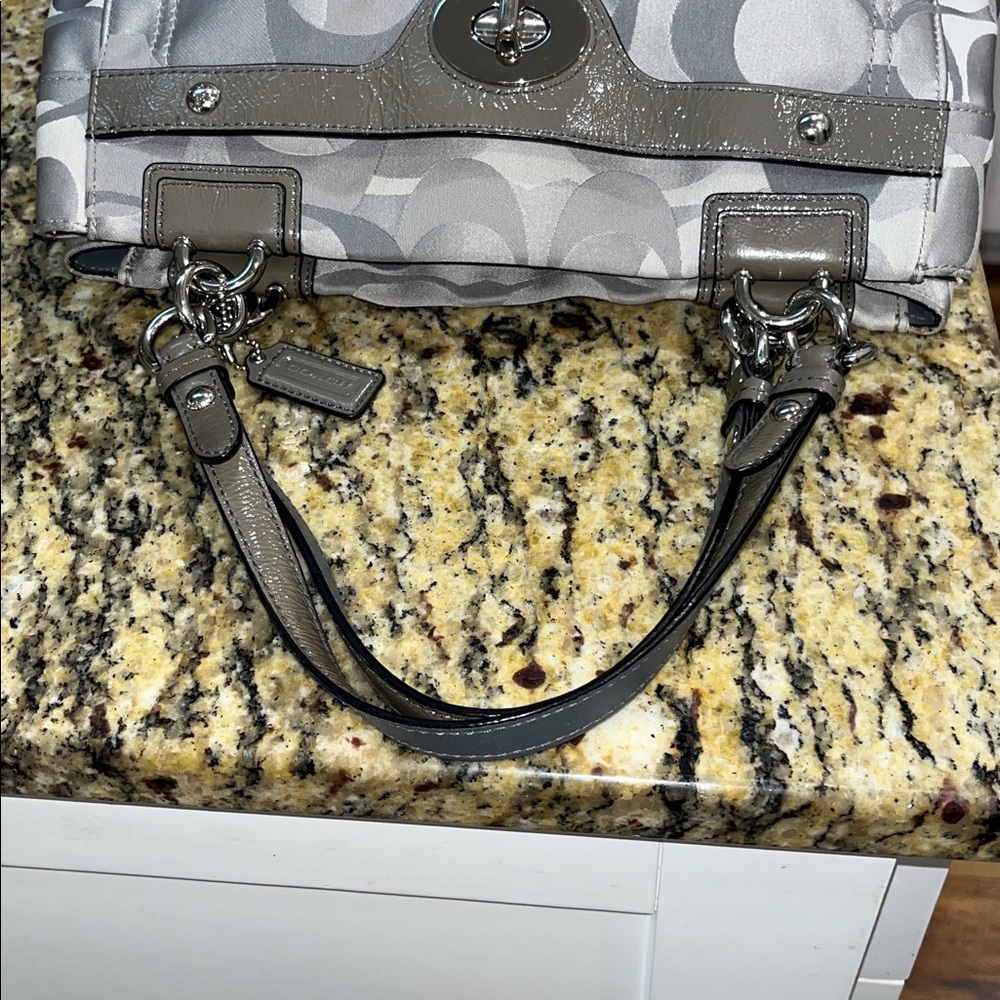 EUC Authentic Y2K Coach Penelope Optic Gray Signature Handbag - Picture 3 of 8
